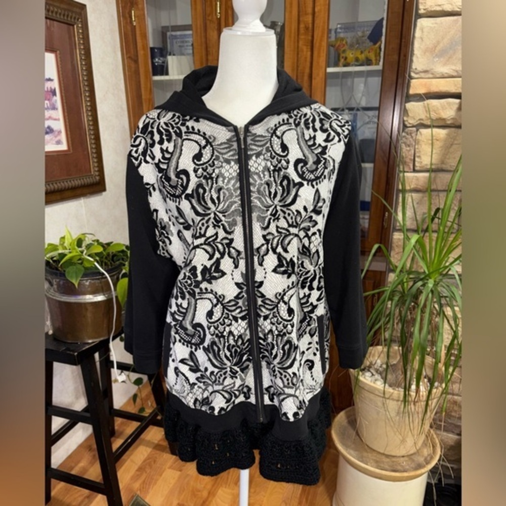 zynergy size 3 size X-Large size 16. Faux lace hoodie w/crochet skirt super cute